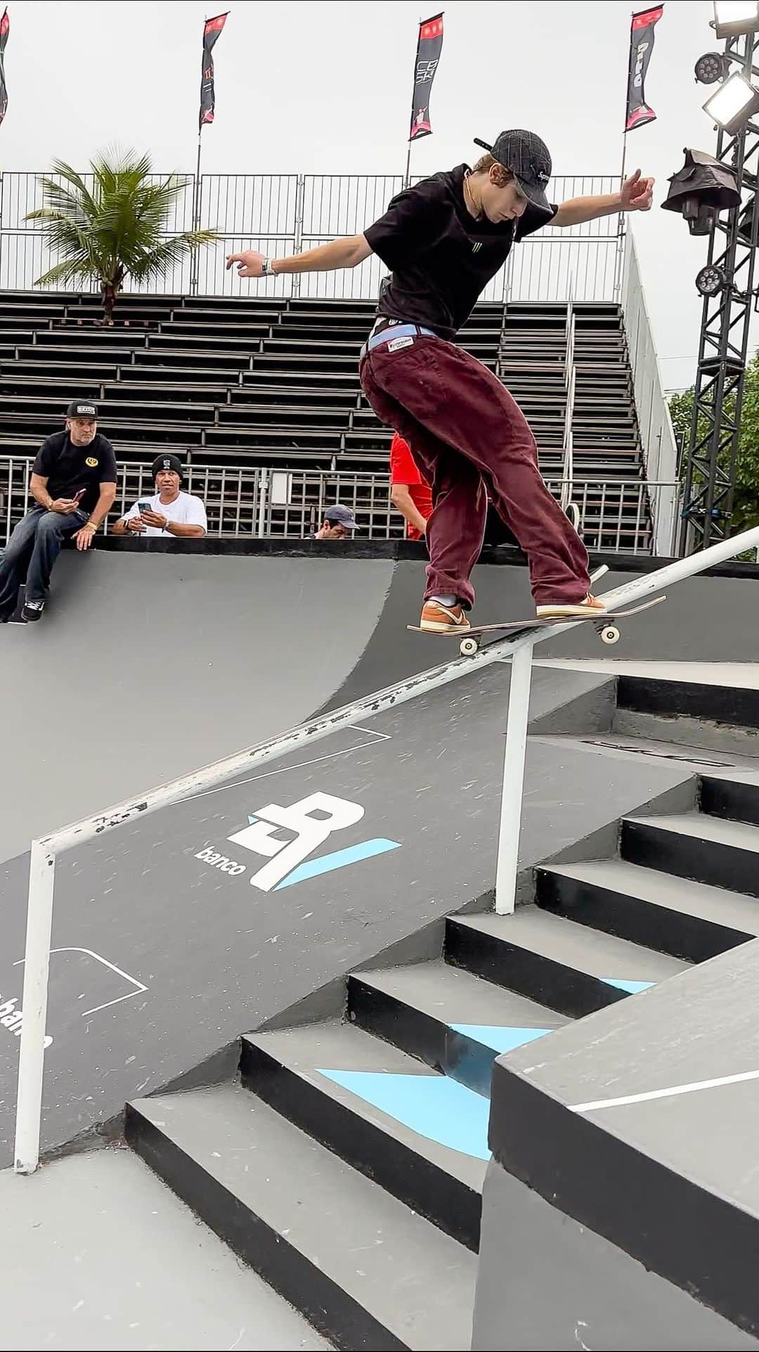 The Berricsのインスタグラム：「🇧🇷 Men’s practice was going off yesterday!! 🔥 #STUOPEN2023   Tune in to @skatetotalurbe Men’s Street and Park Qualifiers now and catch all the live-streaming action at the Link In Bio. 🔗 ⬅️ #STUOPEN2023 #skateboardingisfun #berrics   Filmed by: @landovisionz」