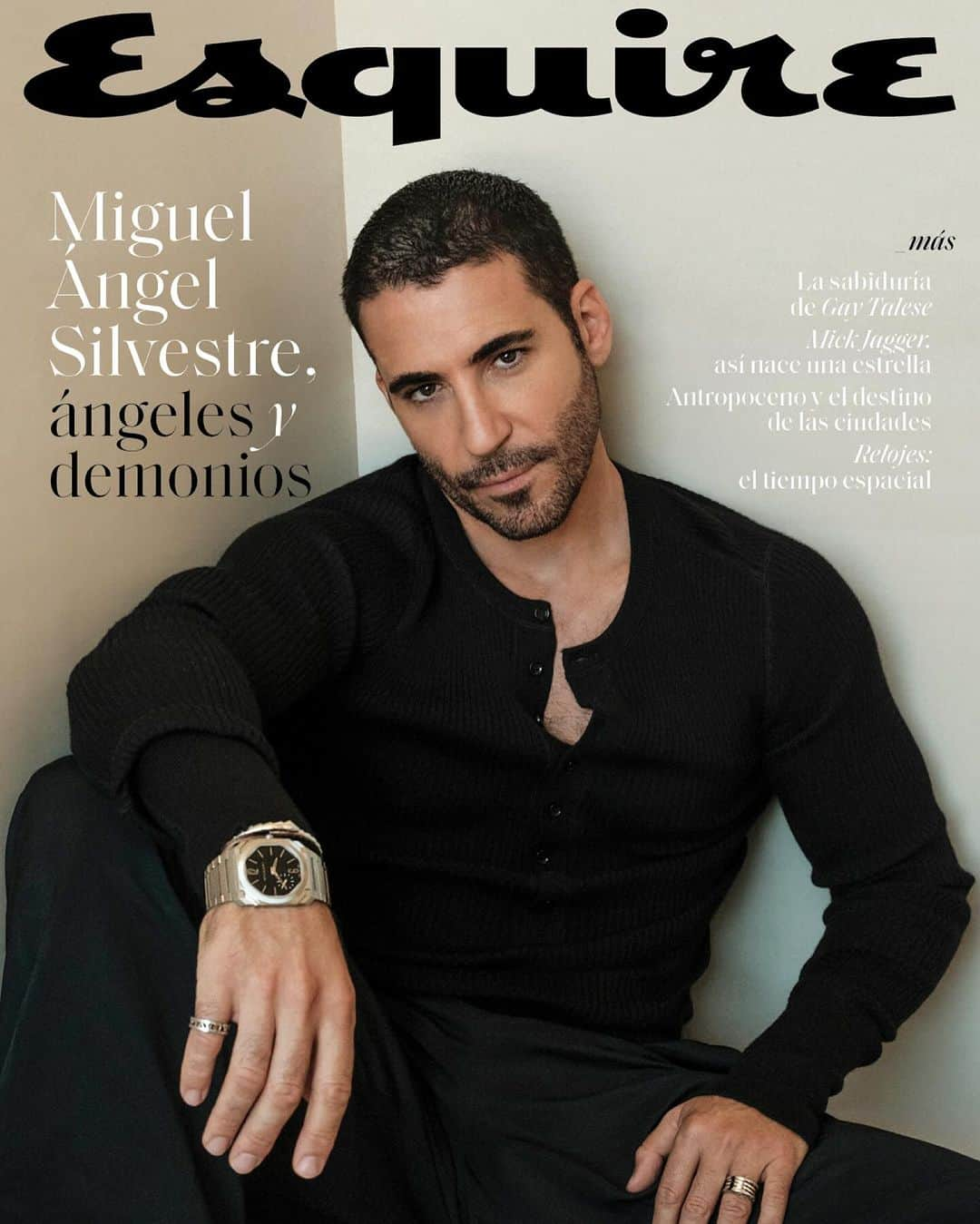 ミゲル・エンジェル・シルベストレのインスタグラム：「Miguel Ángel Silvestre llega a nuestra portada de noviembre.  El actor español es uno de los protagonistas de la segunda temporada de “30 monedas”, dirigida por el reconocido Álex de la Iglesia, la cual acaba de estrenarse en HBO Max y HBO.  ¿Ángel o demonio? Si quieres conocer la entrevista y la sesión de fotos con Miguel Ángel, ve a la nota que tenemos en nuestro sitio. La revista ya está disponible tanto en su edición impresa como en la versión digital  Entrevista @mario.szekely  Fotos @juankr_ Estilismo @mr.dairy  Grooming @yaelmakeup  Producción @tamvekic  Locación @editionmadrid  Director de Arte @esedirector  Director editorial @alfonsoparra__   @miguelangelsilvestre usa total look de @dolcegabbana, reloj y joyería de @bulgari.   #EsquireMx」