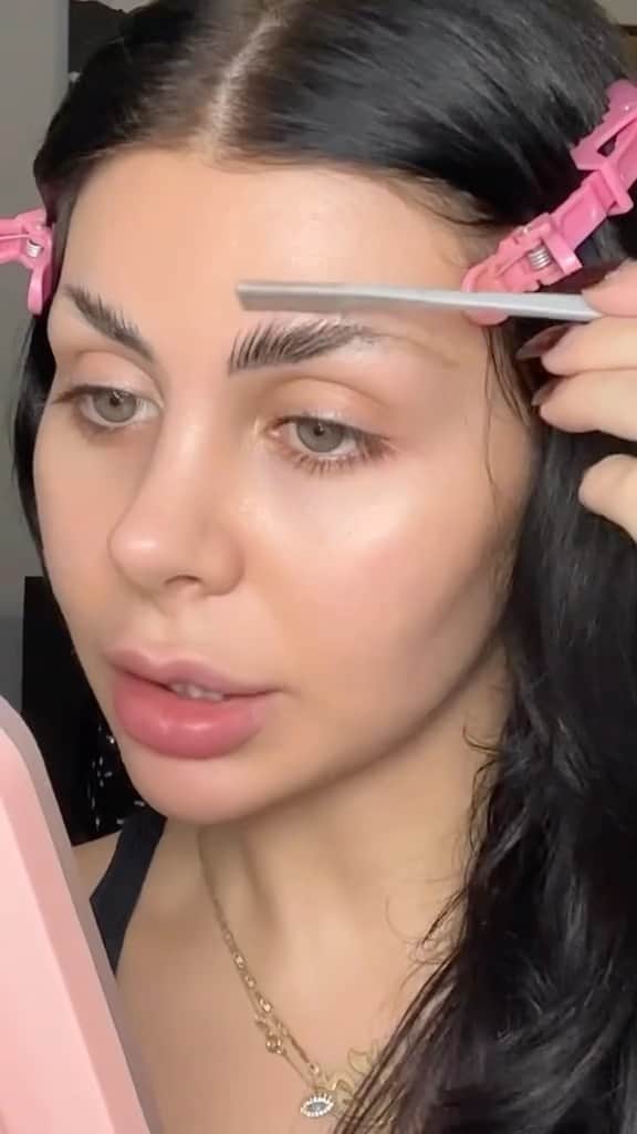 Huda Kattanのインスタグラム：「@donoflebanon_ gracefully blends the lessons of history with the art of makeup, reminding us that awareness and empathy are the most beautiful qualities of all💄🖤」