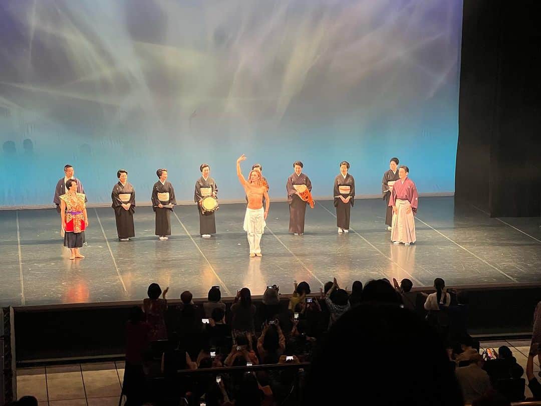 杵屋勝四郎のインスタグラム：「本日日本舞踊の可能性 信長の前の松の翁に出演しました 信長見て圧倒されて 興奮したので 上野の蘭亭ぽん多へ 絶妙な低音調理で凄く柔らかくて大変うまし ぽん多本家は縦に包丁入れてるので食べやすいけど 切らないのがいい！ 塩で食え！」