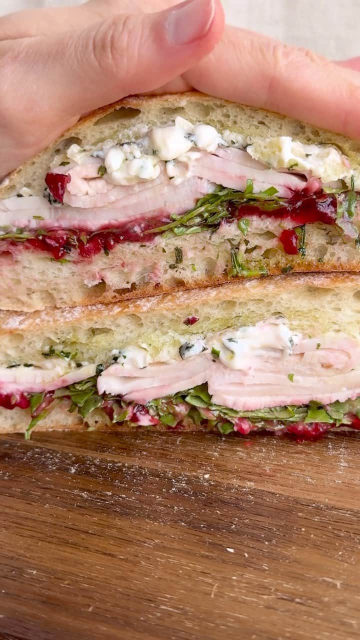 Food52のインスタグラム：「Why wait until November for a deeply satisfying turkey sandwich? Dried cranberry chutney and a stuffing herbed mayo will have you making “Thanksgiving” turkey sandwiches once a week, just ask @seriousfoodfetish! For this recipe from community member AntoniaJames, click the link in our bio. #f52community #f52grams」