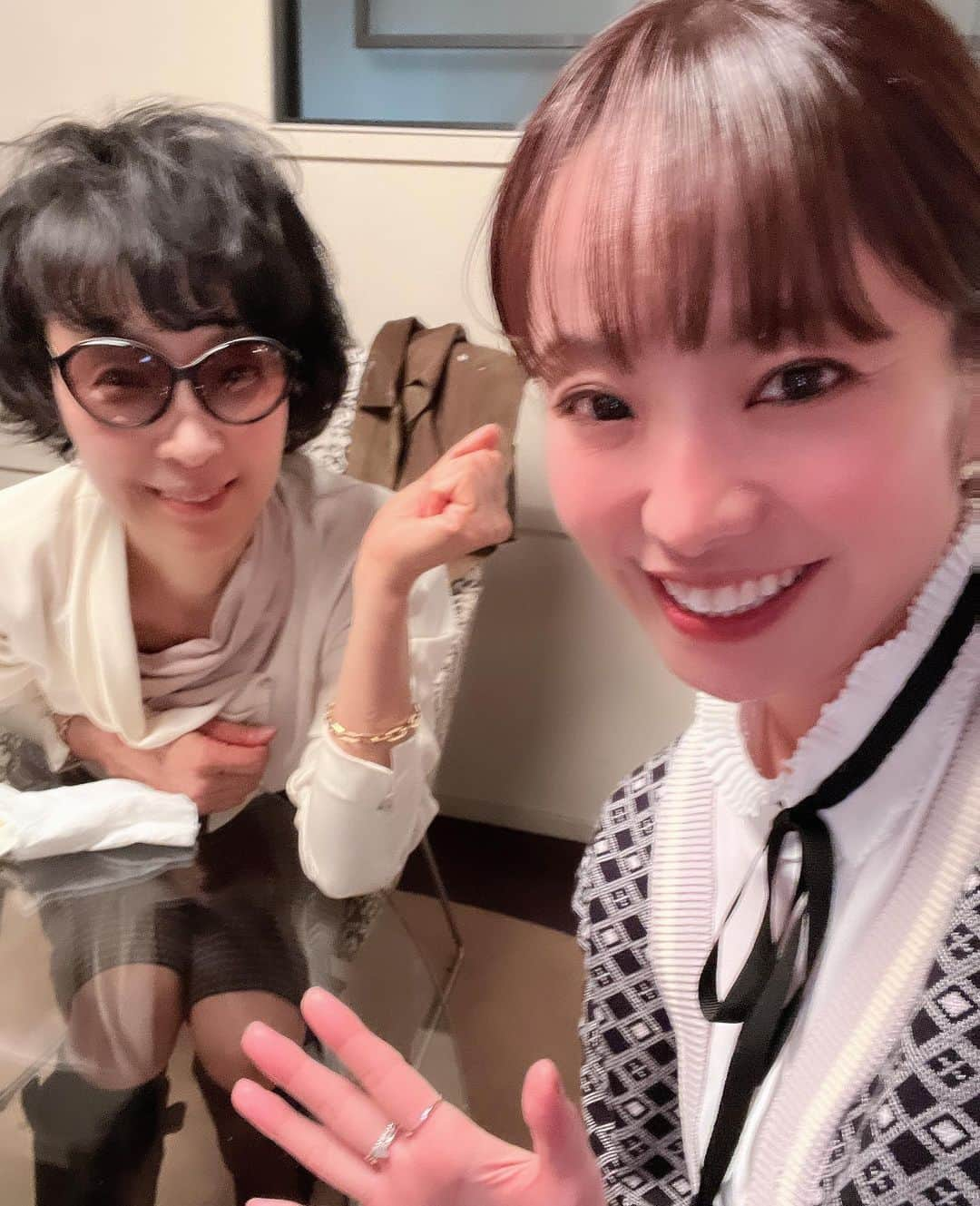 SHUUBIさんのインスタグラム写真 - (SHUUBIInstagram)「大阪の夜は素敵なレストランで大好きなお姉様と🩷 お話しが楽しくて気づいたら4時間、いえ5時間もたってた！笑 素敵な夜でした✨ 楽しかって写真いつくか取り忘れちゃった〜😂  #シンガーソングライター #音楽 #shuubi #ピアノ #弾き語り #お食事 #大阪  #美味しかった #楽しかった #感謝 #singer #music #musician #お姉様はアニメがお好き　#そんな私もアニメ好き」10月27日 14時14分 - shuubihidemi