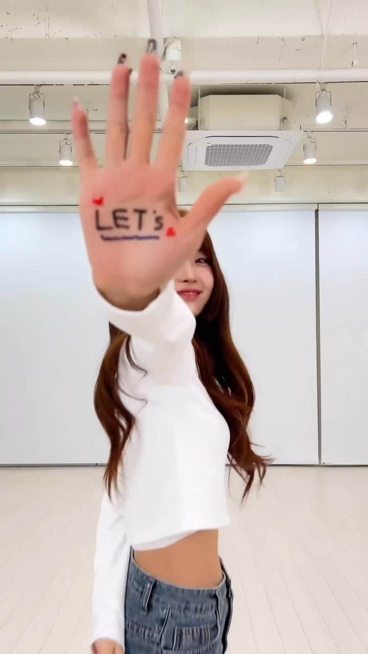 EVERGLOWのインスタグラム：「2023 EVERGLOW US TOUR [ALL MY GIRLS] Dance Replay #LADIDA #EVERGLOW #에버글로우 #시현 #SIHYEON #ALL_MY_GIRLS_IN_US  ⬇⬇⬇  Tickets : bit.ly/3E2Zevw Meet & Greet : mmt.fans/bnuY」