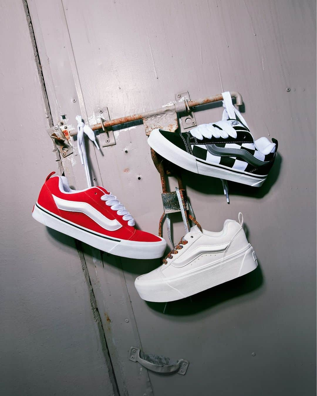 Vans Philippinesのインスタグラム：「The new colorways of the Knu Skool family are now available at select Vans stores or you can get them  through our chat store link in bio. Get your own style now. 🏁  #vansphilippines」