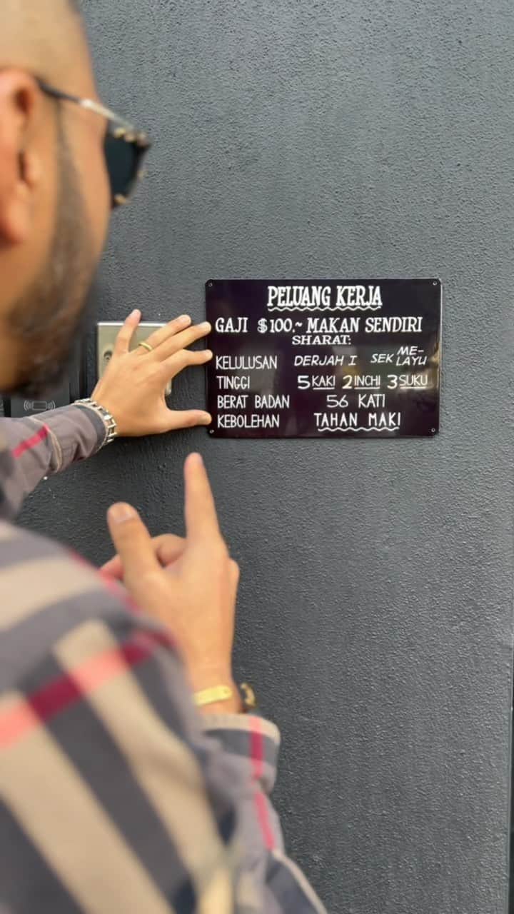 Wak Doyokのインスタグラム：「Sekarang ni nak cari kerja pon susah @wdfgcorp @sushiwakmalaysia 😝」