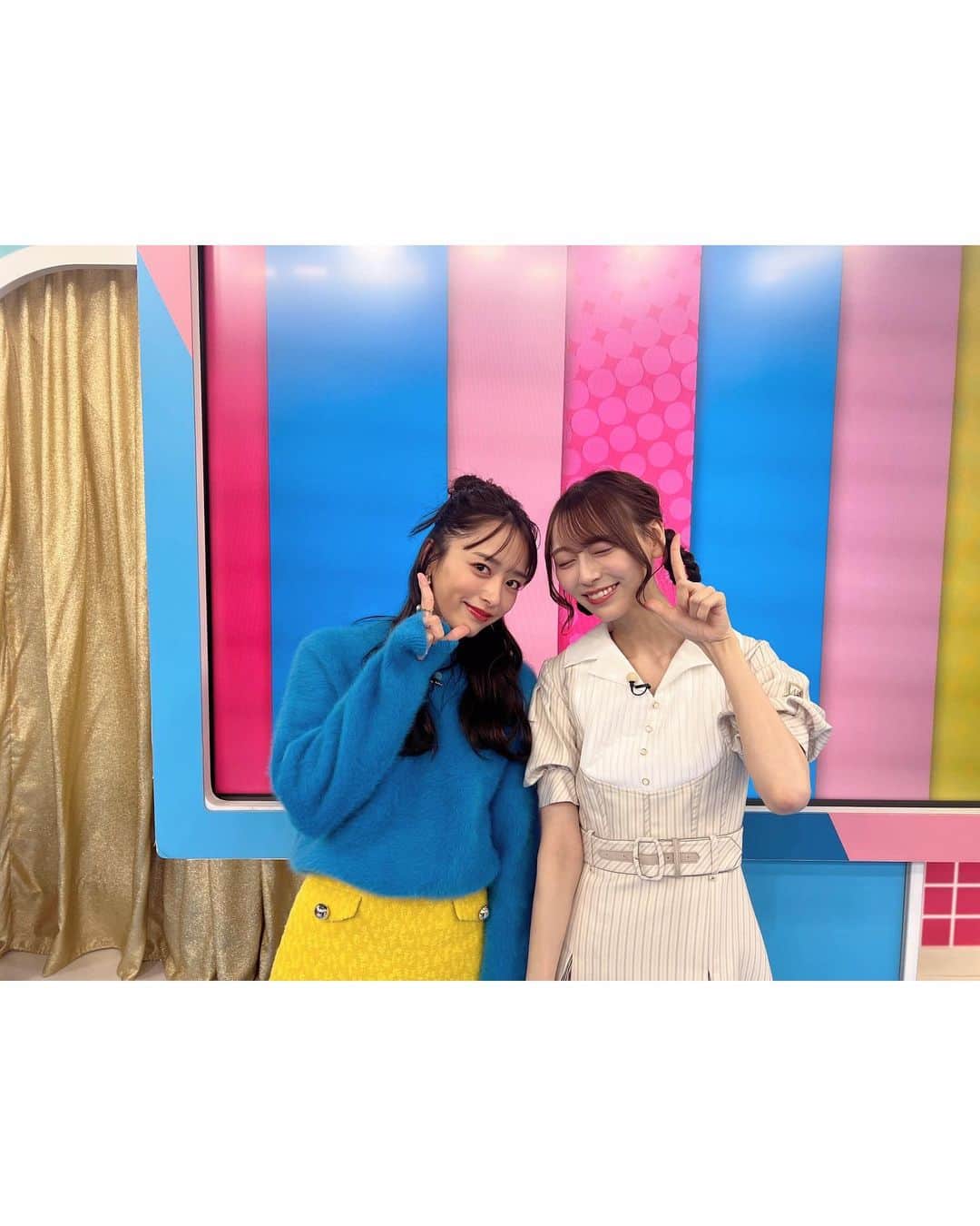 近藤千尋のインスタグラム：「今日もラヴィット ありがとうございました🩷😍 ロケも行かせてもらって 鰻とっても美味しかったなぁ〜！ 自分でとって食べるうなぎは格別でした☺️‼️ BBQ部のレベルがどんどんすごい事に…🙌  動画は、ちーぼぉがなぎぼぉに 顔用の虫除けスプレーかけてるところ😂 なんやかんや仲良し😂笑  シーズンレギュラーのゆみっきー🩷 いつも可愛くて、目が合うたびに好きですって言ってくれる なんて可愛い子なの🥹🫶🤍 いつかランチいこうねぇ🙆‍♀️🎵  スタジオとロケの衣装のせときますっ🥹🎵  今日も派手な衣装でした。笑 #近藤千尋衣装  tops @dresslaveofficial skirt @katespadejapan pierce @stellarhollywood shoes @zara  うなぎ🍂ロケ tops @lanvin_en_bleu_womens pants @threefourtime_official shoes @zara  そしてこの後は、ドデスカ➕です📺ミテネ🩵🩵🩵」