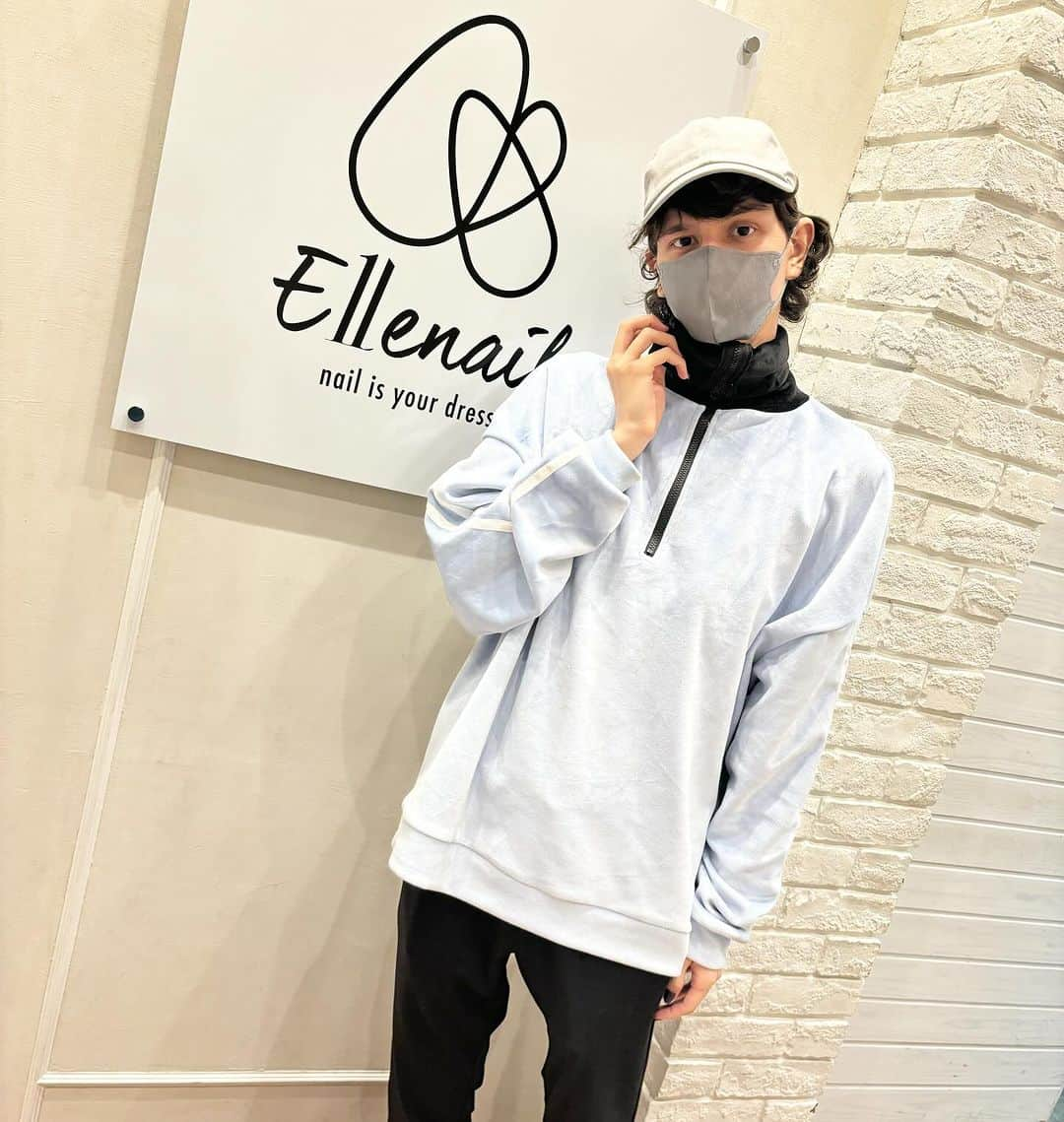 esNAILのインスタグラム：「やみえんさん @yamien_san   いつもご来店ありがとうございます💅 .  じんわりブラック×パープルのニュアンスネイル💕 . . #やみえん さん . . 公式Instagramに掲載されているデザインのチップをご購入いただけます💅 チップサイズと形のカスタマイズが可能です✨  オープンキャンペーン価格  定価11,000円⇨7,700円（税込）  ☆セット内容☆ ・オーダーチップ ・チップケース （ケースデザインは変更される場合がございます) ・両面テープ ・ミニエメリーボート（微調整用）  詳細はTOPのストーリーから DoHERMO Online Storeでご確認下さい❤︎  @ellenail_shibuya @ellenail_shinjuku  @esnail_kichijoji  @esnail_omiya  @esnail_nagoya  @esnail_osaka  #nail#nails#nailart#naildesign#esnail#ellenail_shibuya#gelnail#ネイル#ジェルネイル#elleネイル#esネイル#ネイルデザイン#美甲#네일아트 #tokyo#shibuya#newnail#ネイルチップ#ネイルチップ通販#オーダーチップ#オーダーチップ販売」