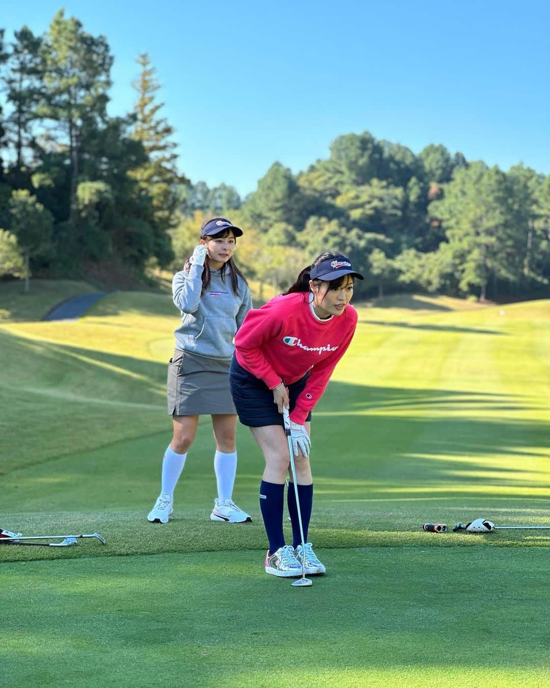 なみきさんのインスタグラム写真 - (なみきInstagram)「昨日は チャンピオン✖️EVENさんのコンペでした⛳️ @champion_japan  @even_magazine  ・ ・ モデルの方からアスリートの方まで様々なメンバーが集まって、とても楽しいコンペになりました☺️ 2人１組のチーム戦で、私はお久しぶりのとしみんと！！ お互いミスしてナイスショットしてのバランスがとても良くて後半ハーフはまさかのEVEN☺️ こんなこと1人だったら絶対ない！笑 こういうゴルフもいつもと違ってとても楽しい！ そしてウェアも動きやすくてゴルフしやすかったな〜！！ ・ ・ #golf #ゴルフ #GOLF #チャンピオン #CHAMPION #champion #even #ゴルフ女子 #ゴルファー #PR」10月27日 13時29分 - namiki_golf