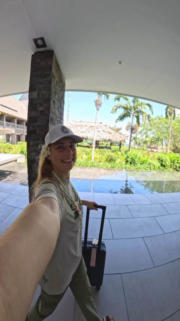 ローラ・マリノのインスタグラム：「Welcome to… FIJI 🇫🇯🌺 for #GoproCreatorSummit 😳 The journey was very long but didn’t get enough time to realize where I was going to… joining the world best @gopro creators & athletes for a few days !   Thank you @tourismfiji @fly_fijiairways 🙏🏻  #gopro #goprohero12 #fiji #wherehappinesscomesnaturally」