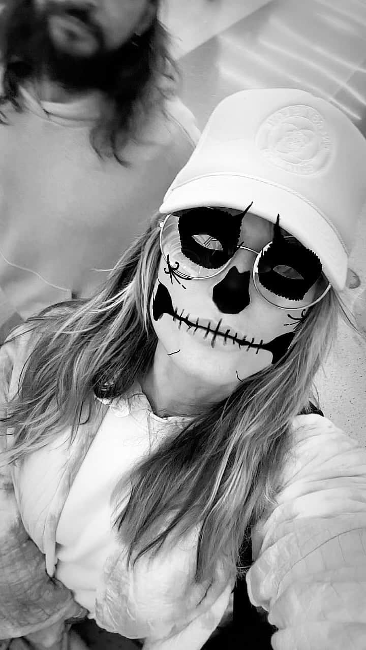 ハイディ・クルムのインスタグラム：「👻」