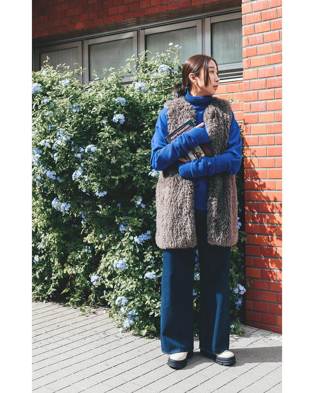 JOURNAL STANDARDのインスタグラム：「秋といえば「食欲の秋」「読書の秋」「芸術の秋」など楽しみがたくさん。  みなさんはどのように過ごしますか？ 美味しい物を食べたり、本を読んだり、紅葉を見に行ったり、友達お出かけしたり...  気温が徐々に下がってきて、秋を感じられるようになった今日このごろ。 ぜひ秋コーデの参考にしてくださいね。  ——— ⁡ ■カシミヤ タートルネックプルオーバー ¥18,700 tax included No.23080400600030  ■デニムワイドパンツ ¥15,400 tax included No.23030400900030  ■エコファーベスト ¥16,500 tax included No.23011400909030  ■【REMME/レメ】ボリュームソールCHELSEA BOOTS：ブーツ ¥19,800 tax included No.23093410004530  —————————— ⁡ #baycrews #baycrewsstore #journalstandardladies #journalstandard #2023autumn #autumn #ジャーナルスタンダード #レディースファッション #ベイクルーズ #大人コーデ #秋コーデ #秋物 #秋服 #大人コーデ#30代コーデ#40代コーデ」