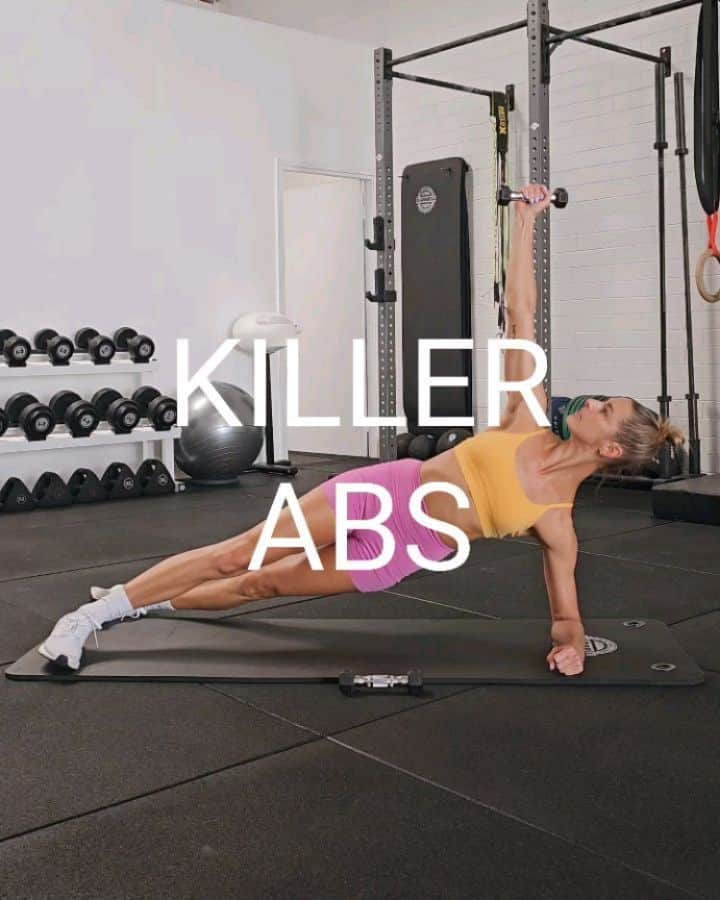 Amanda Biskのインスタグラム：「KILLER ABS 😈 Don't be fooled...these tiny weights pack a punch! 👊🏼  I'm using 1kg dumbbells but if you don't have any, you can also use 2 tins of beans!  3 ROUNDS L1: 10reps L2: 15reps L3: 20reps  ▪️1. SIDE PLANK THREAD ▪️2. 2 PHASE SIT UP ▪️3. KNEELING OBLIQUE TILTS ▪️4. FROG KICK  Move slow and with control to get that deep burn 🔥 You'll definitely feel this workout the next day!! 😵 #abworkout #coreworkout #homeworkout  ab❤️x  Wearing: @lskd 💜💛 AMANDA15 for 15% off!  Music: THE HILLS x CREEPIN x THE COLOUR VIOLET (Sped Up) - LonelyEve」