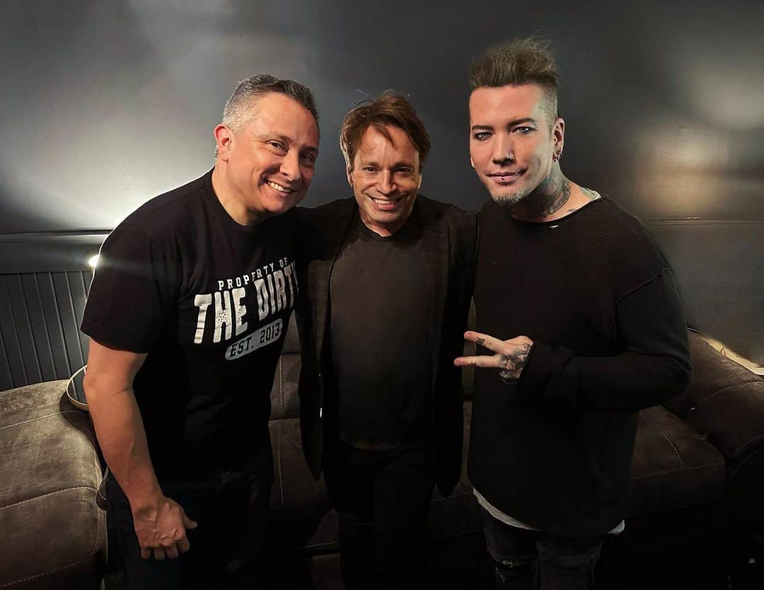 DJアシュバさんのインスタグラム写真 - (DJアシュバInstagram)「2 of my favorite things! @chriskattanofficial @gabelopezcomedy」10月27日 14時12分 - ashba