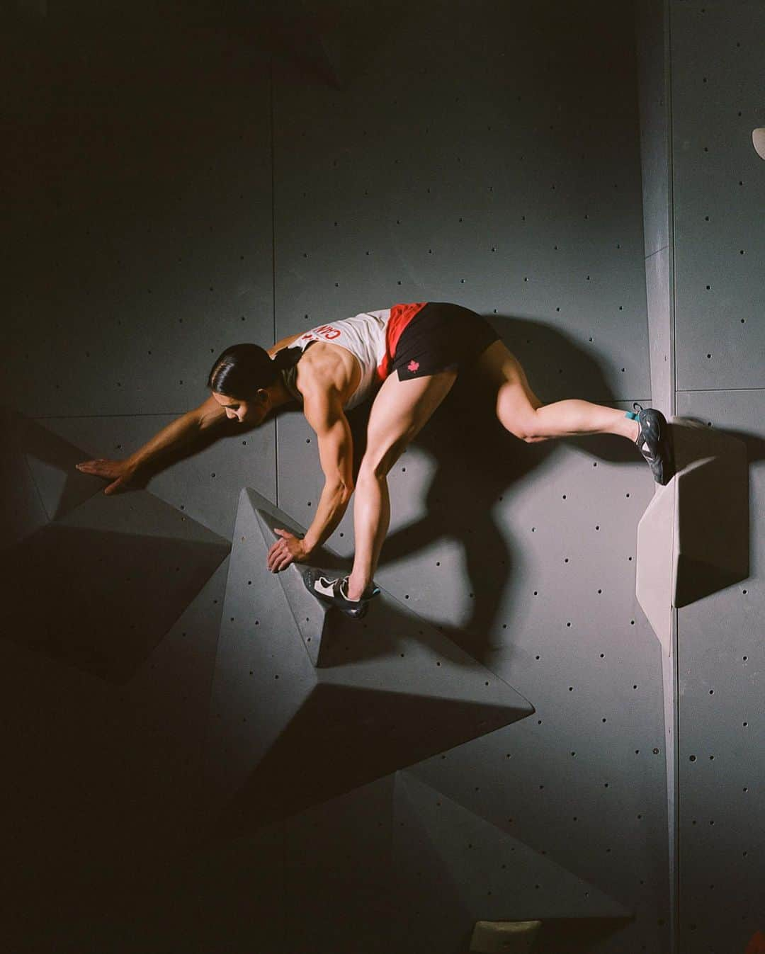 アークテリクスのインスタグラム：「A historic Bronze.🥉   Congratulations @alannah_yip on becoming the first ever Canadian to medal in sport climbing. #arcteryx」