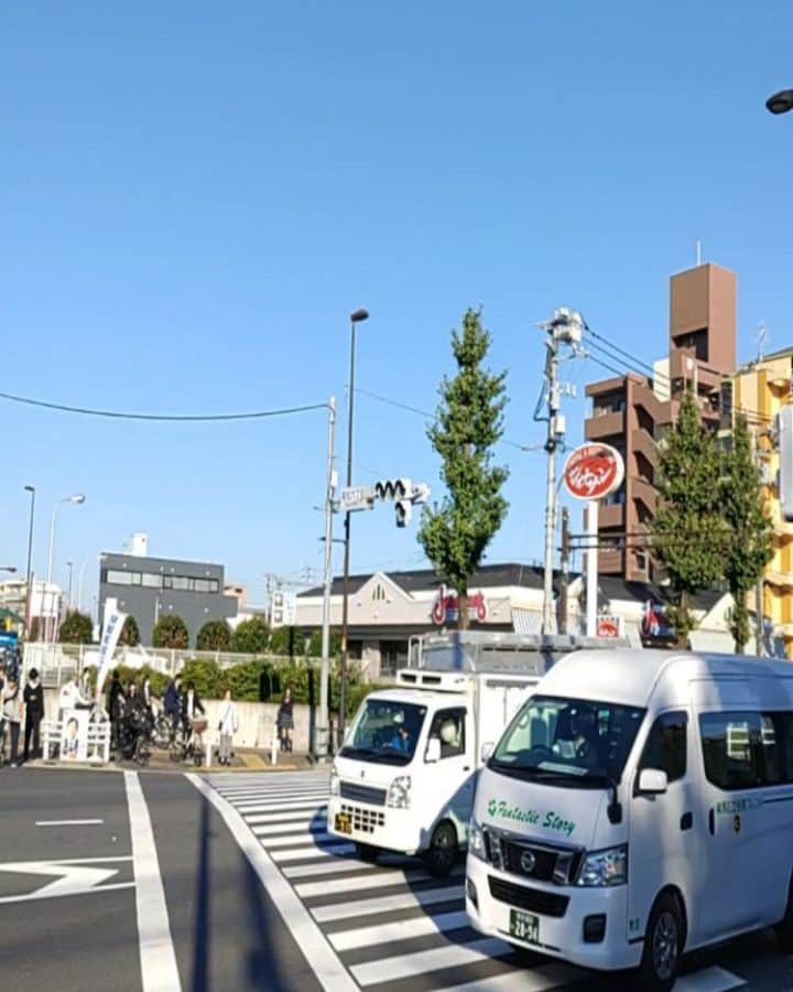 菅原一秀のインスタグラム：「今朝も6:00amからオリンピック道路と都道230の交差点で2時間！行き交う方々からたくさんの応援をいただき、胸が熱くあります😆😢  #菅原一秀 #東京９区 #すがわら一秀 #元自民党衆議院議員 #経済産業大臣 #今日も駅にいる #練馬区 #練馬生まれ #ハリーポッター #らんまん」