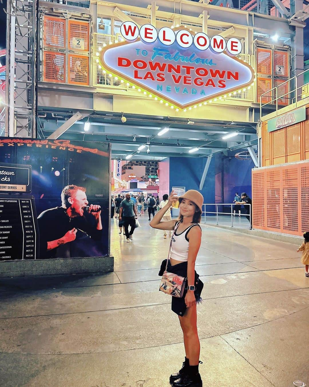 辻井美香のインスタグラム：「Downtown Las Vegas!  #lasvegas #downtownlasvegas #fremontstreet #fremontstreetexperience」