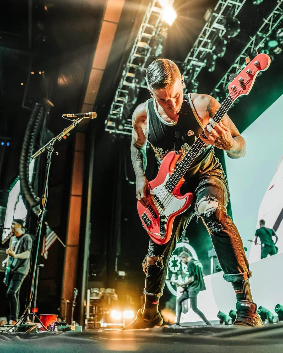 ザッキー・ヴェンジェンスのインスタグラム：「Grateful for what I do and the people in my life. You know who you are ♥️ #grateful #alltimelow #whenwewereyoung 📸 @salmabustos @bownmedia」
