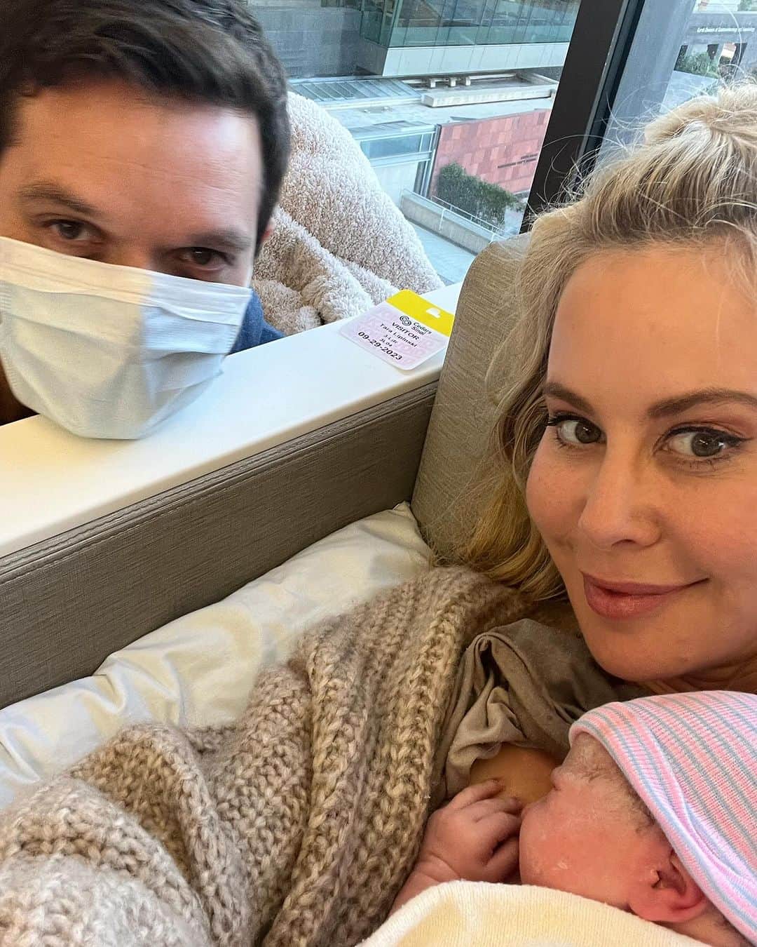 タラ・リピンスキーさんのインスタグラム写真 - (タラ・リピンスキーInstagram)「Our hospital moments were so special. We talk about the day of, the birth, our surrogacy experience and after on our latest podcast! @unexpectingpod LINK in bio   These moments I’ll cherish forever! The BEST day of my life.  It all happened so quick, Dr Katz had us quickly tee up our playlist and Georgie was out in two pushes. All pink and crying!  (You and Me by @davematthewsband was playing- if you know me you know my love for him. The lyrics couldn’t have been more perfect.)   I never cried like that before- just all of those years of trauma came pouring out me, so much relief to FINALLY see a screaming little baby.   Mikayla, we are FOREVER grateful. My teammate & family for life.  Dr Katz, you’ve been my Dr for decades, seen & supported me on this incredibly difficult journey and FINALLY got to deliver us a healthy baby girl! Thank you!   @drkellybaek thank you for never giving up on us. You are the queen of retrievals, finding the perfect protocols to get our normal genetic embryos. Todd and I are so grateful that our genetic 🧬embryos are safe and sound in @californiafertilitypartners cozy freezer.  @camrannezhatmd thank you for your expertise. Your knowledge about how endometriosis affects fertility is unlike any other. You found my septum, performed a D&C, removed scar tissue and excised my endo all in one surgery…safely. I need another surgery after all these hormones. So see you soon. You are the BEST.  @drdanicathornberry thank you for being by my side every step of the way with your acupuncture needles but more importantly you helped me evolve as a person. Taught me patience, acceptance and reminded me of my strength. You never let me stop believing I was fertile and one day would see one of my embryos come to life.  @dririsorbuch thank you for the successful endometriosis surgery that changed the path of our fertility journey for the better. Your compassion, care & professionalism is one of a kind.  @endometriosis_surgeon thank you for helping us find some more answers. There’s so much more to be learned about reproductive immunology- thank you for leading the way.   There are many others- but there is one person who deserves a post all to herself.」10月27日 5時38分 - taralipinski