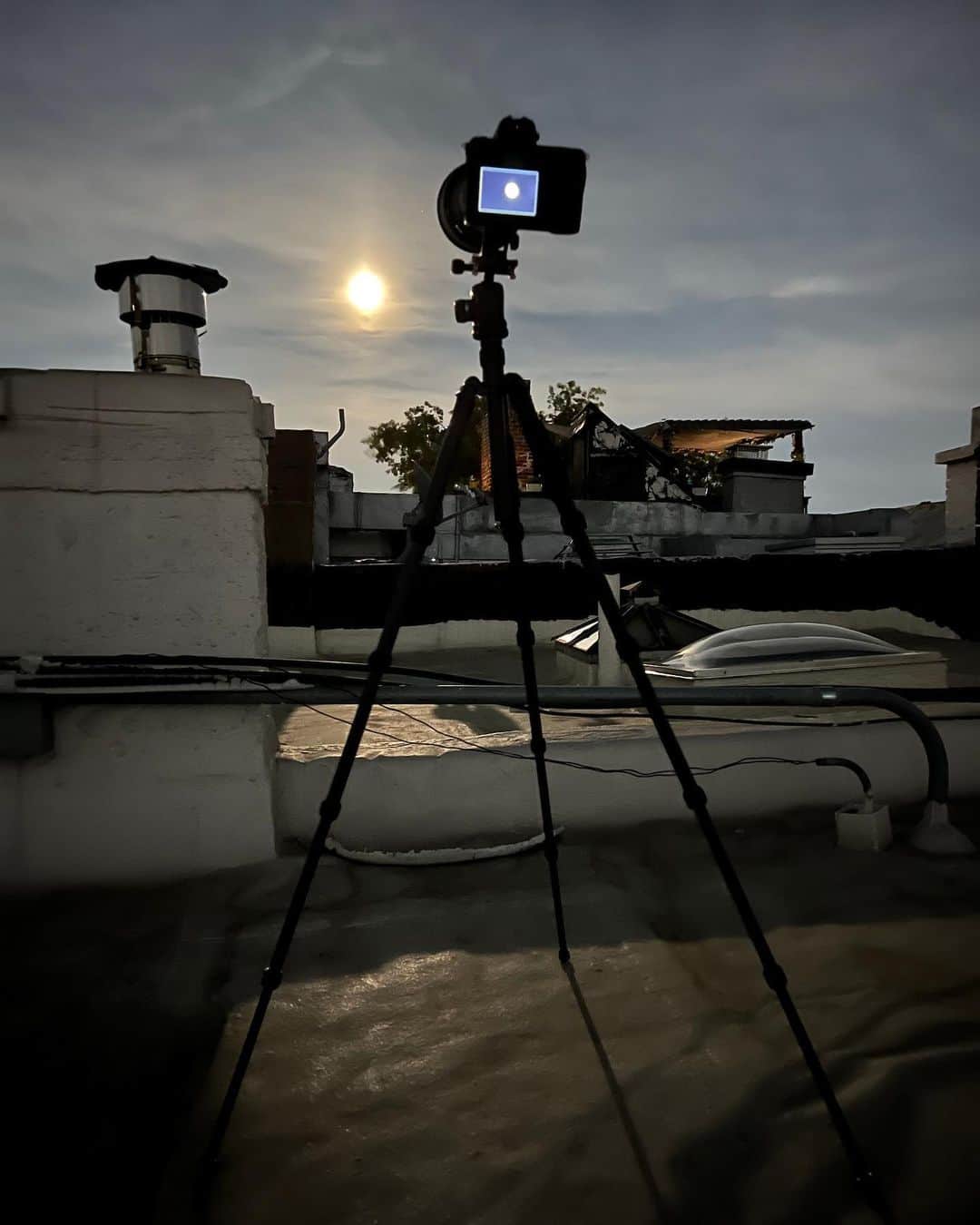NikonUSAのインスタグラム：「Are you ready for the full moon this weekend? Even if the weather isn't perfect, you can get a great shot. Don't forget your tripod! Swipe to see how Nikon Ambassador @toddowyoung used the Z 8 and NIKKOR Z 400mm f/4.5 VR S with the Z TELECONVERTER TC-1.4x for extended reach.  Looking for more tips? Tap the link in our bio. #moonphotography #astrophotography #supermoon」