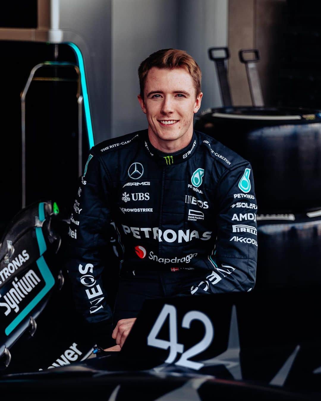 MERCEDES AMG PETRONASさんのインスタグラム写真 - (MERCEDES AMG PETRONASInstagram)「Looking the part. 👏   Final prep ahead of tomorrow’s FP1 session and @frederikvestiofficial’s first time driving the W14. 💪」10月27日 5時32分 - mercedesamgf1