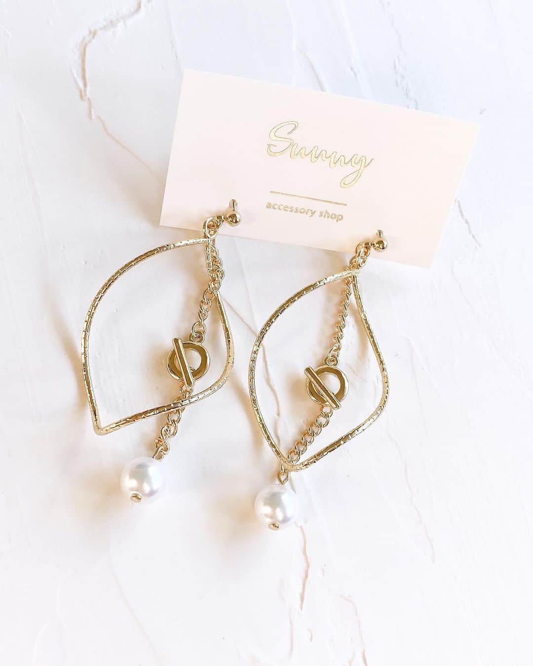 埼玉 戸田市 ハンドメイドアクセサリー ピアス販売 SUNNY?のインスタグラム：「▷パールアクセサリー実店舗で販売中です 遠方のお客様はDMからお問い合わせ下さい✉️ ________________________________________ 実店舗 LINEご予約制 所在地 埼玉県戸田市本町4-14-14-2階  MeriHariLab/Sunny 戸田公園駅東口徒歩2分 ________________________________________  今日もいい1日を..🕊️」