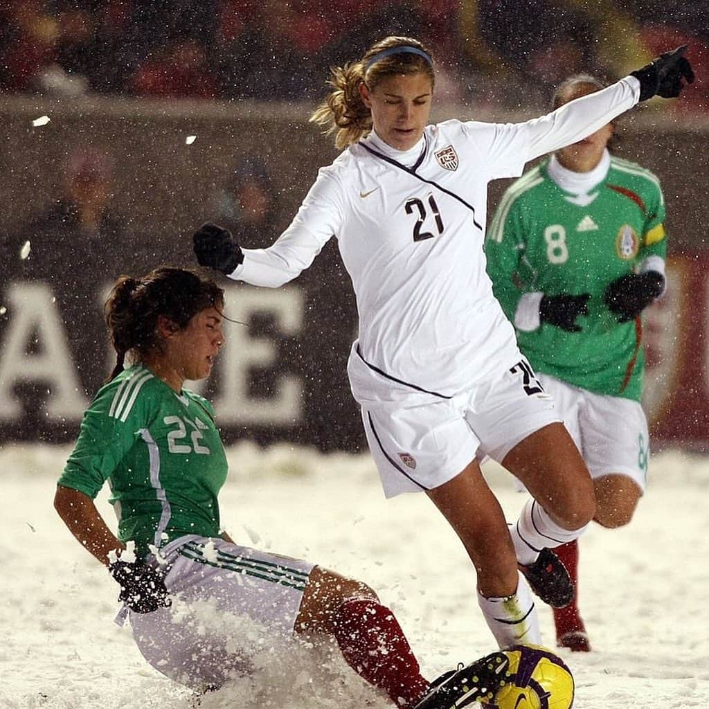 アレックス・モーガンさんのインスタグラム写真 - (アレックス・モーガンInstagram)「1st cap feels allll over again minus the snow 🙌 GAMEDAY  9PM ET // TBS Network // vs Colombia」10月27日 5時41分 - alexmorgan13