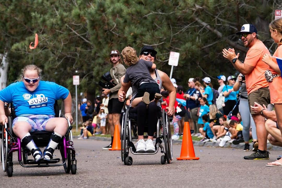 アラナ・ニコルズさんのインスタグラム写真 - (アラナ・ニコルズInstagram)「Looking back at the @cafoundation 30th annual triathlon challenge  ♿️ +🏊 +🚴 +🏃‍♀️  I always get a feeling of belonging during this event that I can’t get anywhere else. Being emersed in a huge group of people where it seems like there are more people WITH disabilities than without is especially empowering to me. But then to gain insight into how each individual is navigating their life; whether it’s in college playing basketball, or elementary school and what they are planning to be for Halloween or as an adult that’s navigating a career change…I see you. This community is so dynamic and resilient, I’m just honored to be a part of it.   Thank you CAF for all you do for so many (including the millions of dollars in grants funds you’ve given out) and maybe most importantly bringing us all together for this amazing weekend!!  @teamtoyota you’re support has made all the difference.   Swipe to the last pic of your girl flexin😂💪  #toyotapartner #letsgoplaces #teamtoyota   📸: @sydney_valiente luh yew」10月27日 5時51分 - alanathejane