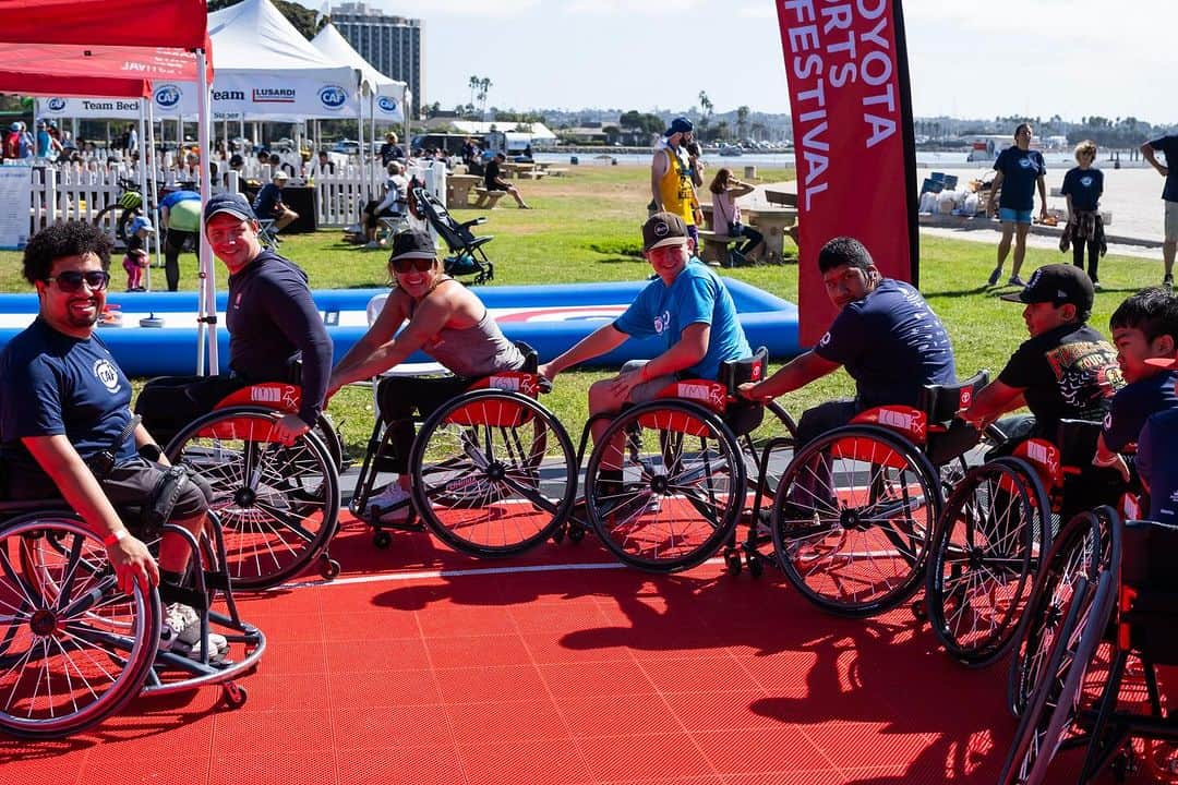 アラナ・ニコルズさんのインスタグラム写真 - (アラナ・ニコルズInstagram)「Looking back at the @cafoundation 30th annual triathlon challenge  ♿️ +🏊 +🚴 +🏃‍♀️  I always get a feeling of belonging during this event that I can’t get anywhere else. Being emersed in a huge group of people where it seems like there are more people WITH disabilities than without is especially empowering to me. But then to gain insight into how each individual is navigating their life; whether it’s in college playing basketball, or elementary school and what they are planning to be for Halloween or as an adult that’s navigating a career change…I see you. This community is so dynamic and resilient, I’m just honored to be a part of it.   Thank you CAF for all you do for so many (including the millions of dollars in grants funds you’ve given out) and maybe most importantly bringing us all together for this amazing weekend!!  @teamtoyota you’re support has made all the difference.   Swipe to the last pic of your girl flexin😂💪  #toyotapartner #letsgoplaces #teamtoyota   📸: @sydney_valiente luh yew」10月27日 5時51分 - alanathejane