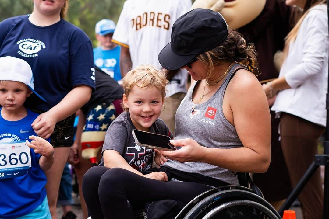 アラナ・ニコルズさんのインスタグラム写真 - (アラナ・ニコルズInstagram)「Looking back at the @cafoundation 30th annual triathlon challenge  ♿️ +🏊 +🚴 +🏃‍♀️  I always get a feeling of belonging during this event that I can’t get anywhere else. Being emersed in a huge group of people where it seems like there are more people WITH disabilities than without is especially empowering to me. But then to gain insight into how each individual is navigating their life; whether it’s in college playing basketball, or elementary school and what they are planning to be for Halloween or as an adult that’s navigating a career change…I see you. This community is so dynamic and resilient, I’m just honored to be a part of it.   Thank you CAF for all you do for so many (including the millions of dollars in grants funds you’ve given out) and maybe most importantly bringing us all together for this amazing weekend!!  @teamtoyota you’re support has made all the difference.   Swipe to the last pic of your girl flexin😂💪  #toyotapartner #letsgoplaces #teamtoyota   📸: @sydney_valiente luh yew」10月27日 5時51分 - alanathejane