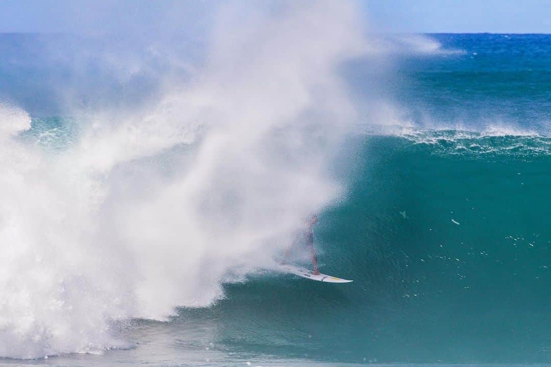 ジョン・ジョン・フローレンスのインスタグラム：「A few @reddigitalcinema frames from the swell last week. A fun start to winter at home, and now we’re back on Vela exploring some new coastlines and hiking around」