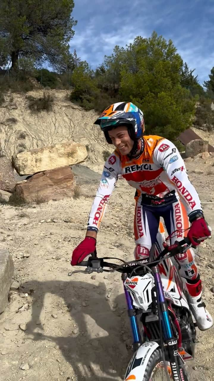 藤波貴久のインスタグラム：「Goooo Team 😍 @tonibou @ggmarcelli  @hondaracingcorporation  @box_repsol  @trialteamhrc  @alpinestars  @renthal_moto  @michelinmotorsport  @twin_air  @showabygpe  @s3parts.official  @didchain  @galfer_brakes  @braktec  @hebo.factory  @ogio_powersports」