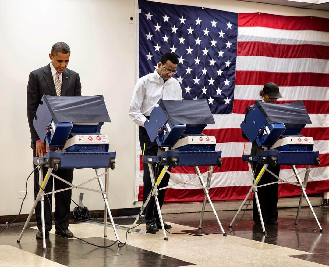 Barack Obamaのインスタグラム：「There are important elections happening right now in states across the country. This Vote Early Day, make sure you're registered to vote at IWillVote.com, vote early if you can, or make a plan to vote on Election Day, November 7th.」
