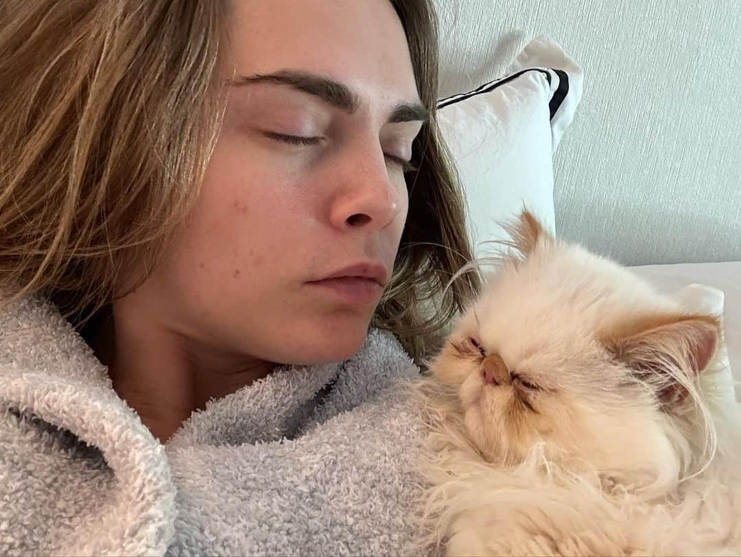 カーラ・デルヴィーニュさんのインスタグラム写真 - (カーラ・デルヴィーニュInstagram)「Caption this.」10月27日 6時36分 - caradelevingne