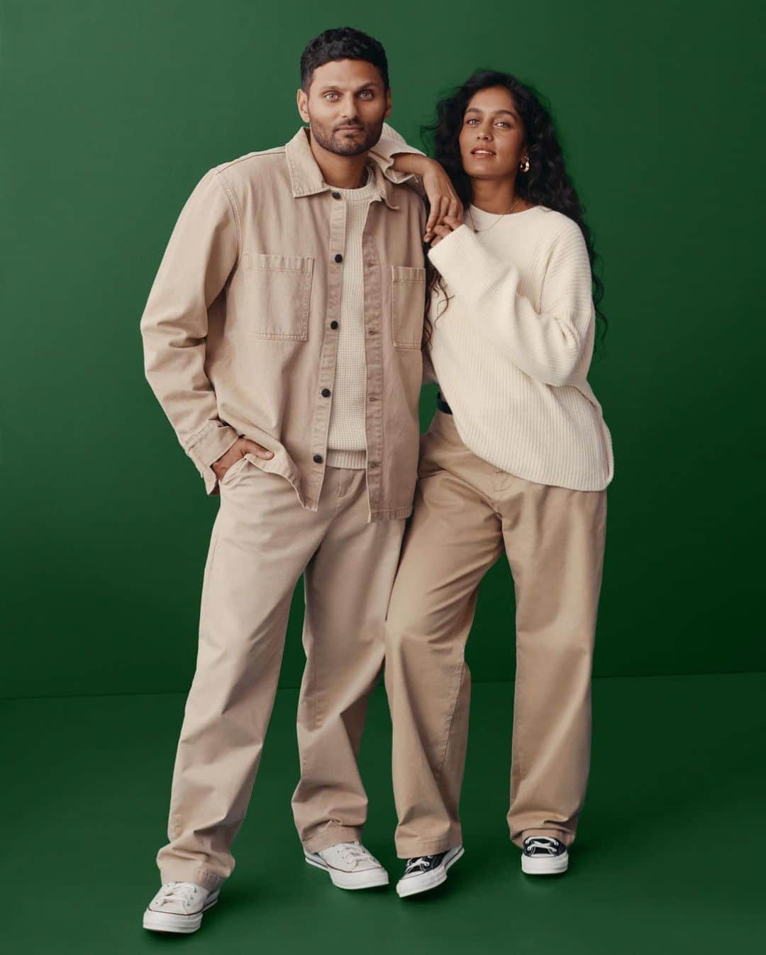 GAPさんのインスタグラム写真 - (GAPInstagram)「Jay Shetty and Radhi Devlukia in Crewneck Sweaters in CashSoft and men’s Baggy Khakis.   Shop the looks in stories and at gap.com.」10月27日 7時03分 - gap