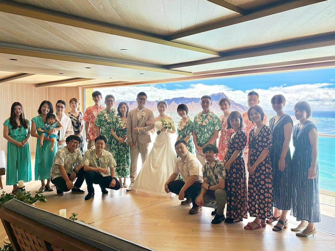 Angels By The Sea Hawaii Waikiki Based Boutiques ?Original clothing designed さんのインスタグラム写真 - (Angels By The Sea Hawaii Waikiki Based Boutiques ?Original clothing designed Instagram)「Haruka and Koki’s wedding photos Thank you for sharing!  日本から依頼をいただき、 参列者様みなさま @angelsbythesea のお洋服で…👼👗 みなさまでブランドを揃えると、 個性もありながら統一感が出て素敵です。  事前にご相談いただきましたら 店舗でサイズなど在庫をご用意させていただきます😌  お気軽にご相談ください💒  Matching clothes double your smiles @angelsbythesea  一緒だから笑顔も二倍に お揃いのお洋服で ご家族の記念日やお出掛けをより楽しく  Matching clothes make family anniversaries and outings more memorable.  👗👕 @angelsbythesea  📸 Haruka san and Koki san Thank you💕 📍 Hawaii  @angelsbythesea has been Hawaii’s resort fashion brand based in Honolulu, Hawaii, since 2010. Please visit our online store 🌺www.angelsbytheseahawaii.com Owner Designer Nina Thai (Miss Waikiki) @nina_bythesea (日本語勉強中📚🙇🏻‍♀️) Please feel free to tag your pic for a chance to be featured!  ハワイのリゾートファッション、 エンジェルズバイザシー はミスワイキキである Nina Thai によって作られたハワイオリジナルファッションブランドです🌴日本語ウェブサイトはこちら www.angelsbytheseahawaii.jp  ハワイやリゾートファッションが好きな人は是非私達のアカウントをフォローして下さい🙌また私達の商品をポストする際にタグ付けしていただいたら私達からリポストされるチャンスがあります  #angelsbytheseahawaii #angelsbythesea #resortwear #hawaii #waikiki #matchingoutfits #matchymatchy #mommyandme  #ハワイ #ワイキキ #カイルア #ラニカイビーチ #シンプルコーデ #エンジェルズバイザシーハワイ #エンジェルズバイザシー #リゾートファッション #ハワイ限定 #リンクコーデ #家族コーデ #하와이스냅 #하와이허니문스냅」10月27日 7時10分 - angelsbythesea