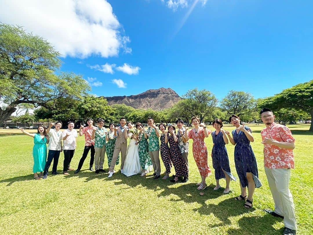 Angels By The Sea Hawaii Waikiki Based Boutiques ?Original clothing designed のインスタグラム：「Haruka and Koki’s wedding photos Thank you for sharing!  日本から依頼をいただき、 参列者様みなさま @angelsbythesea のお洋服で…👼👗 みなさまでブランドを揃えると、 個性もありながら統一感が出て素敵です。  事前にご相談いただきましたら 店舗でサイズなど在庫をご用意させていただきます😌  お気軽にご相談ください💒  Matching clothes double your smiles @angelsbythesea  一緒だから笑顔も二倍に お揃いのお洋服で ご家族の記念日やお出掛けをより楽しく  Matching clothes make family anniversaries and outings more memorable.  👗👕 @angelsbythesea  📸 Haruka san and Koki san Thank you💕 📍 Hawaii  @angelsbythesea has been Hawaii’s resort fashion brand based in Honolulu, Hawaii, since 2010. Please visit our online store 🌺www.angelsbytheseahawaii.com Owner Designer Nina Thai (Miss Waikiki) @nina_bythesea (日本語勉強中📚🙇🏻‍♀️) Please feel free to tag your pic for a chance to be featured!  ハワイのリゾートファッション、 エンジェルズバイザシー はミスワイキキである Nina Thai によって作られたハワイオリジナルファッションブランドです🌴日本語ウェブサイトはこちら www.angelsbytheseahawaii.jp  ハワイやリゾートファッションが好きな人は是非私達のアカウントをフォローして下さい🙌また私達の商品をポストする際にタグ付けしていただいたら私達からリポストされるチャンスがあります  #angelsbytheseahawaii #angelsbythesea #resortwear #hawaii #waikiki #matchingoutfits #matchymatchy #mommyandme  #ハワイ #ワイキキ #カイルア #ラニカイビーチ #シンプルコーデ #エンジェルズバイザシーハワイ #エンジェルズバイザシー #リゾートファッション #ハワイ限定 #リンクコーデ #家族コーデ #하와이스냅 #하와이허니문스냅」