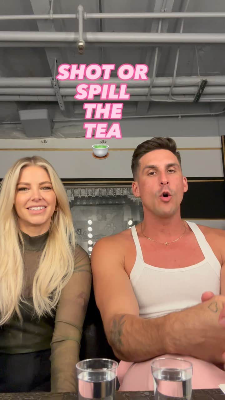 アリアナ・マディックスのインスタグラム：「Shot or spill the tea ☕️ with @arianamadix」
