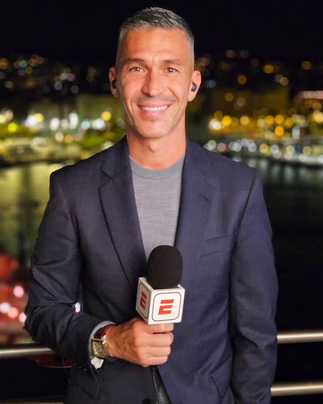 ルイス・ハビエル・ガルシア・サンスのインスタグラム：「We started our build up to El Clasico of LaLiga on ESPN. The city, the teams, the fans...we are all ready for the big clash. Let's get predictions ahead of the match.  #LaLigaonESPN #Elclasico」