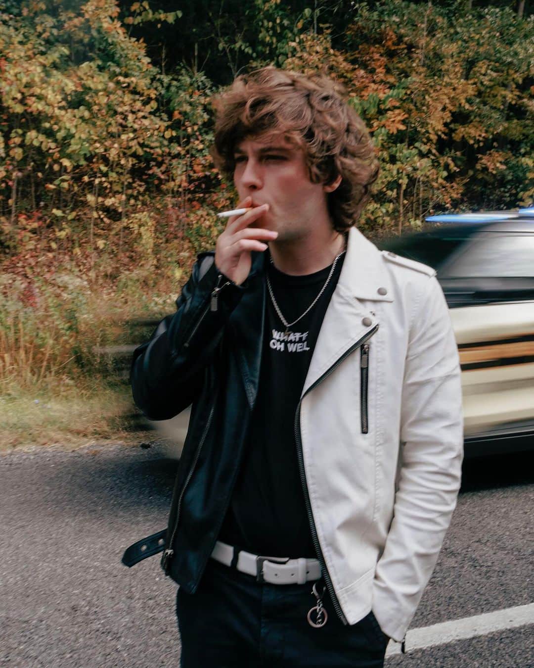 キートン・ストロンバーグのインスタグラム：「sometimes you get stuck in really bad traffic on tour and hangout on the interstate while on your way to the show making you really late so you have to load in and soundcheck really fast but you make it and the show goes really well :) since you made it this far, luv u」