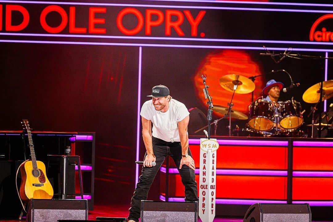 チェイス・ライスのインスタグラム：「Being a part of @jonpardi induction as the newest member of the Grand Ole Opry was awesome. He's one of my favorite people in our business and I'm so happy for him. Congrats buddy. 📸: @evan_destefano」