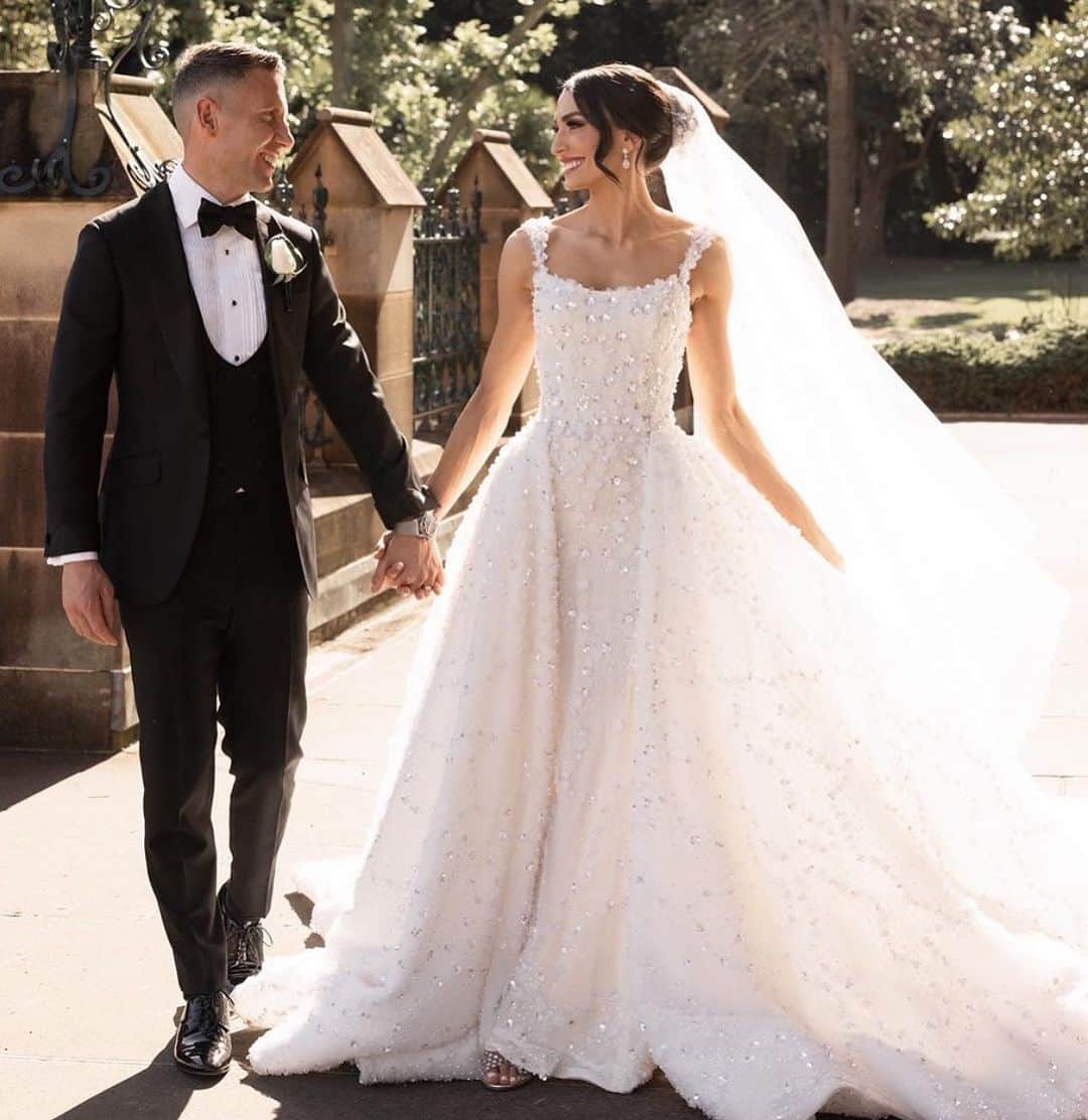 Steven Khalilのインスタグラム：「A modern romance for our bride Victoria who wears custom couture STEVEN KHALIL  #stevenkhalil #stevenkhalilbride  @emiliobphotography」