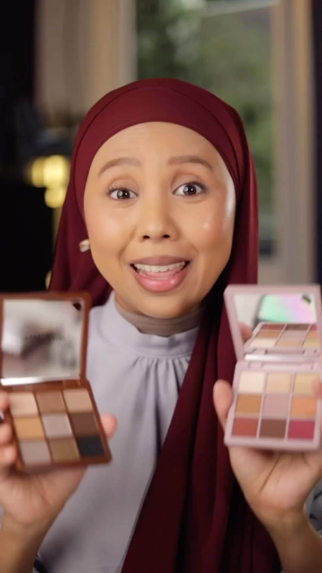 のインスタグラム：「“These two palettes are so versatile, most of the shades can be used for both warm and cool skin tones!” — @jiaohjia (she/her) on NEW Modern Renaissance and Sultry Mini Eyeshadow Palettes 💖   Now available at the link in bio! ✨   #AnastasiaBeverlyHills」