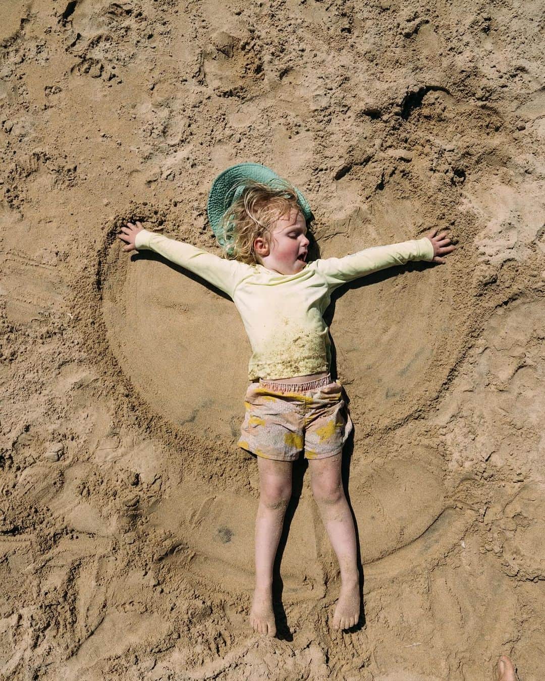 patagoniaさんのインスタグラム写真 - (patagoniaInstagram)「When’s the last time you rolled in the sand?   Experiencing the natural world through touch, motion and sight is more fun! A reservoir rich in sensory experience is right out the front door—the sound of birds and the feeling of sunlight can be found almost anywhere.  Photos: Steven Gnam (@steven_gnam), Rich Crowder (@richcrowder), Justin Turkowski (@cinematowski)」10月27日 8時38分 - patagonia