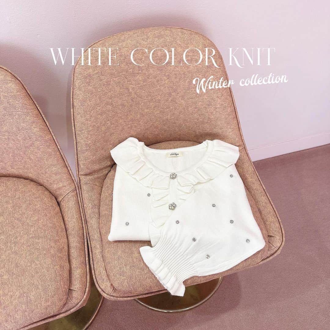 のインスタグラム：「winter new item♥︎ ㅤㅤㅤㅤㅤㅤㅤㅤㅤㅤㅤㅤㅤ #ビジューフリルニット ¥7,900 【OW/PI/IGY/BK】 ㅤㅤㅤㅤㅤㅤㅤㅤㅤㅤㅤㅤㅤ #evelyn #エブリン」