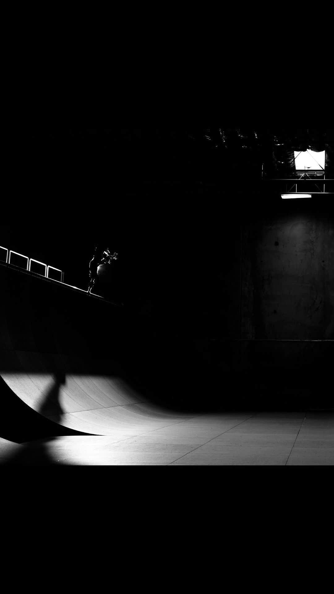 トニー・ホークのインスタグラム：「Todd Glaser talks about bringing 70's rock 'n' roll photography to action sports with his photo of skateboarding icon @tonyhawk. Watch the full interview on YouTube (via link in bio)」