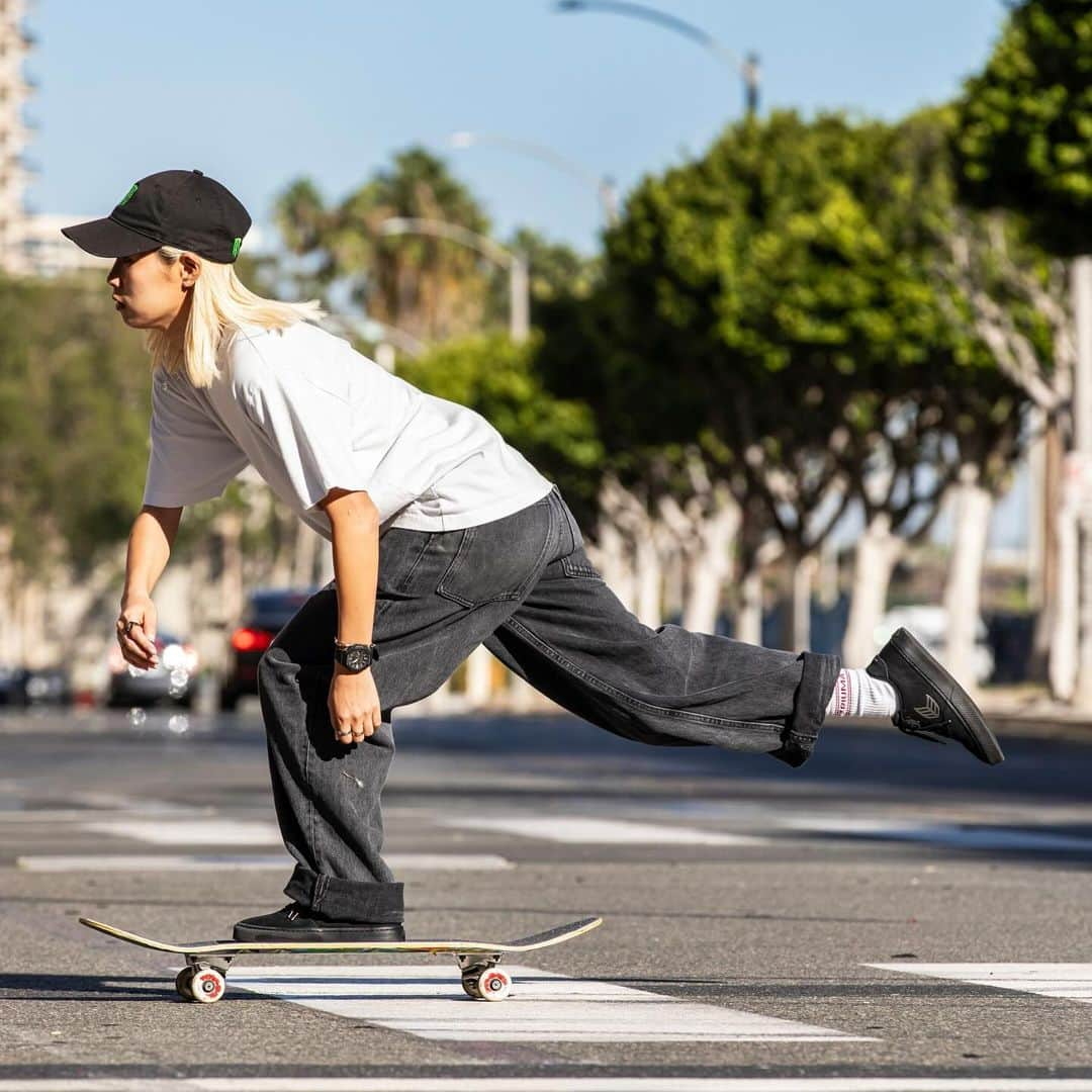 西村碧莉さんのインスタグラム写真 - (西村碧莉Instagram)「New Naioca Pro colorways from @cariumaskateboarding are here for Fall 🖤🍂」10月27日 8時57分 - aori_nishimura