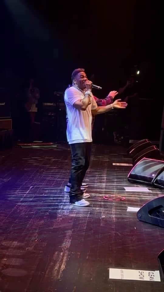 のインスタグラム：「Shoutout to my guy @realjoeyfatone !!! NELLY x JOEY #DrinkMoshine #DerrtyENT」