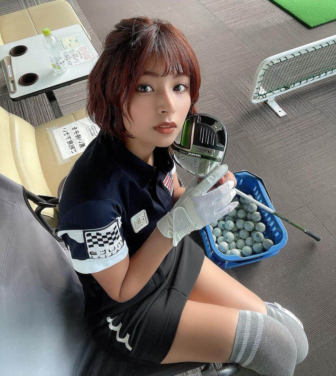 藤井マリーのインスタグラム：「【お知らせ📢】  昨日10/26発売の #週刊実話 📖  ＼目指せグラビアンゴルファーNo.1／  連載がスタートし第三回を迎え 今回は藤井マリー回になっています👏  初回は2人での記事でしたが、今後は交代で毎週担当していきますので2人の応援をよろしくお願いします！  いよいよ来月はコースデビュー！ 練習の成果を出しながらも現状を確認できるのでとっても楽しみです🫶  雑誌に付いてるアンケートも記入し出していただけますと幸いです！沢山のご感想をお待ちしています！  #ゴルフ #ゴルフ女子 #ゴルフ練習  #藤井マリー #レースクイーン #グラビア #ニーハイ」
