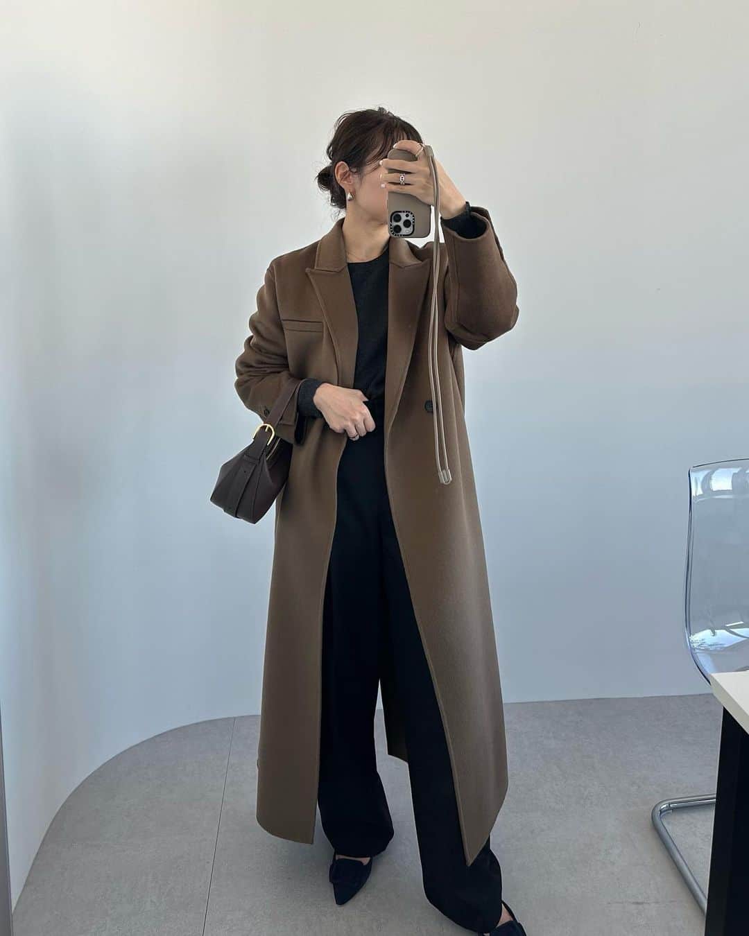 yuさんのインスタグラム写真 - (yuInstagram)「@na.e_official  WINTER_Ⅴ Wool&Cashmere Long Coat ・ うっとりなめらか生地にミニマルデザインを掛け合わせた大人なロングコート！ 着るだけで様見えコートは絶対に持っておきたい1着😘 ・ 今日から始まる東京ポップアップストアで先行販売です🫶🏻 ・ ・ #nae_153cm #nae_woolcashmerelongcoat #ウールコート #大人カジュアル #シンプルコーデ #低身長コーデ #骨格ストレート #30代コーデ」10月27日 9時07分 - yu.rm
