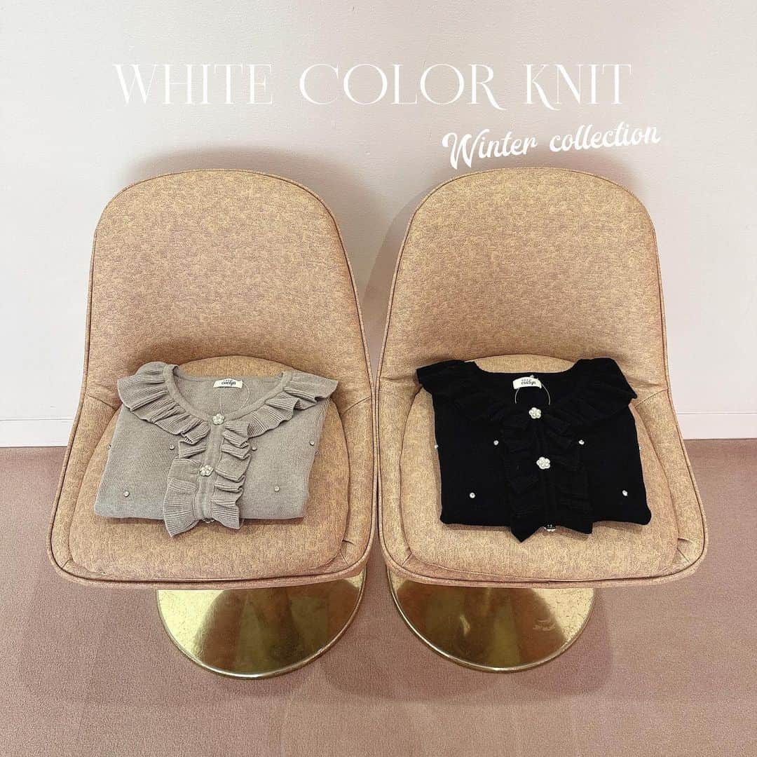 のインスタグラム：「winter new item♥︎ ㅤㅤㅤㅤㅤㅤㅤㅤㅤㅤㅤㅤㅤ #ビジューフリルニット ¥7,900 【OW/PI/IGY/BK】 ㅤㅤㅤㅤㅤㅤㅤㅤㅤㅤㅤㅤㅤ #evelyn #エブリン」